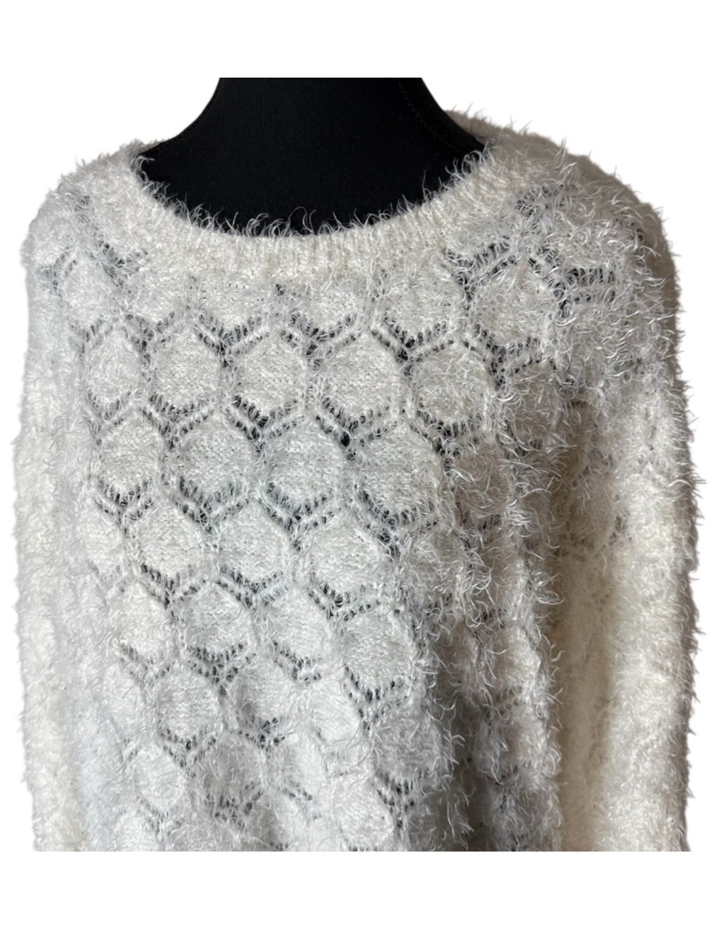 JOSEPH A White Fuzzy Geometric Pattern Knit Pullover Sweater Size Medium Large